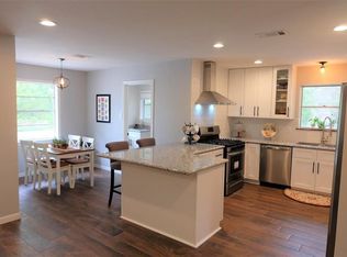 6207 Ellen Dr, Brookside Village, TX 77581