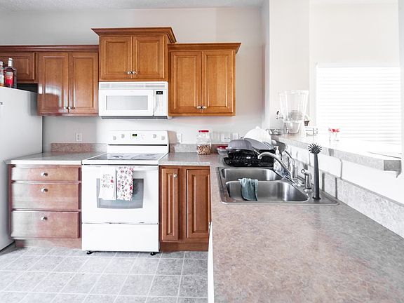 5th image of 429 Abbey St