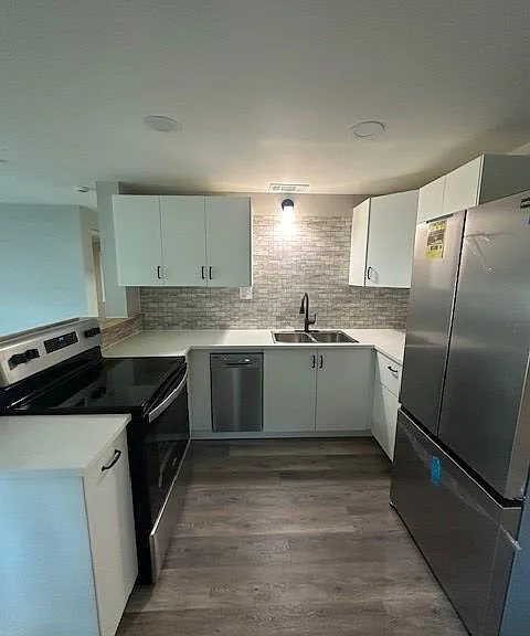 4 E Washington Ave — Photo 8