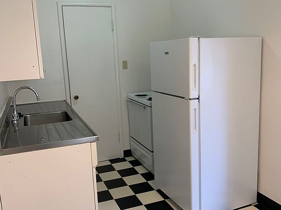 3rd image of 1320 P St APT 9