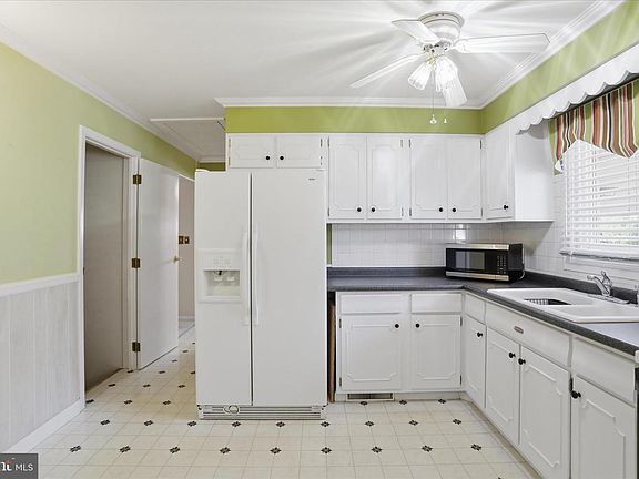4th image of 380 Hilltop Ave