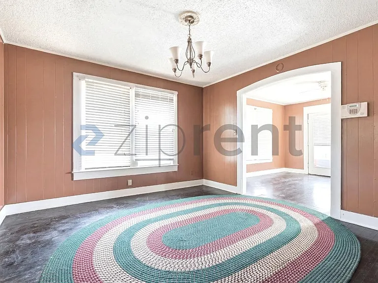 1301 N 6th Ave — Photo 4