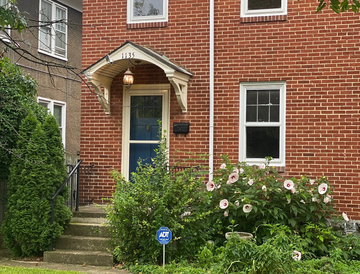 2 bed, 1.5 bath, 1325 sqft, $1,550 — Photo 2