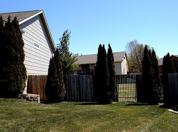 4th image of 1025 E Hawthorne Ct