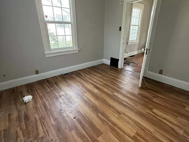 905 W Thrush Ave — Photo 5