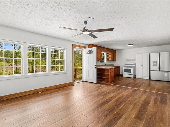 5th image of 171 Keith St