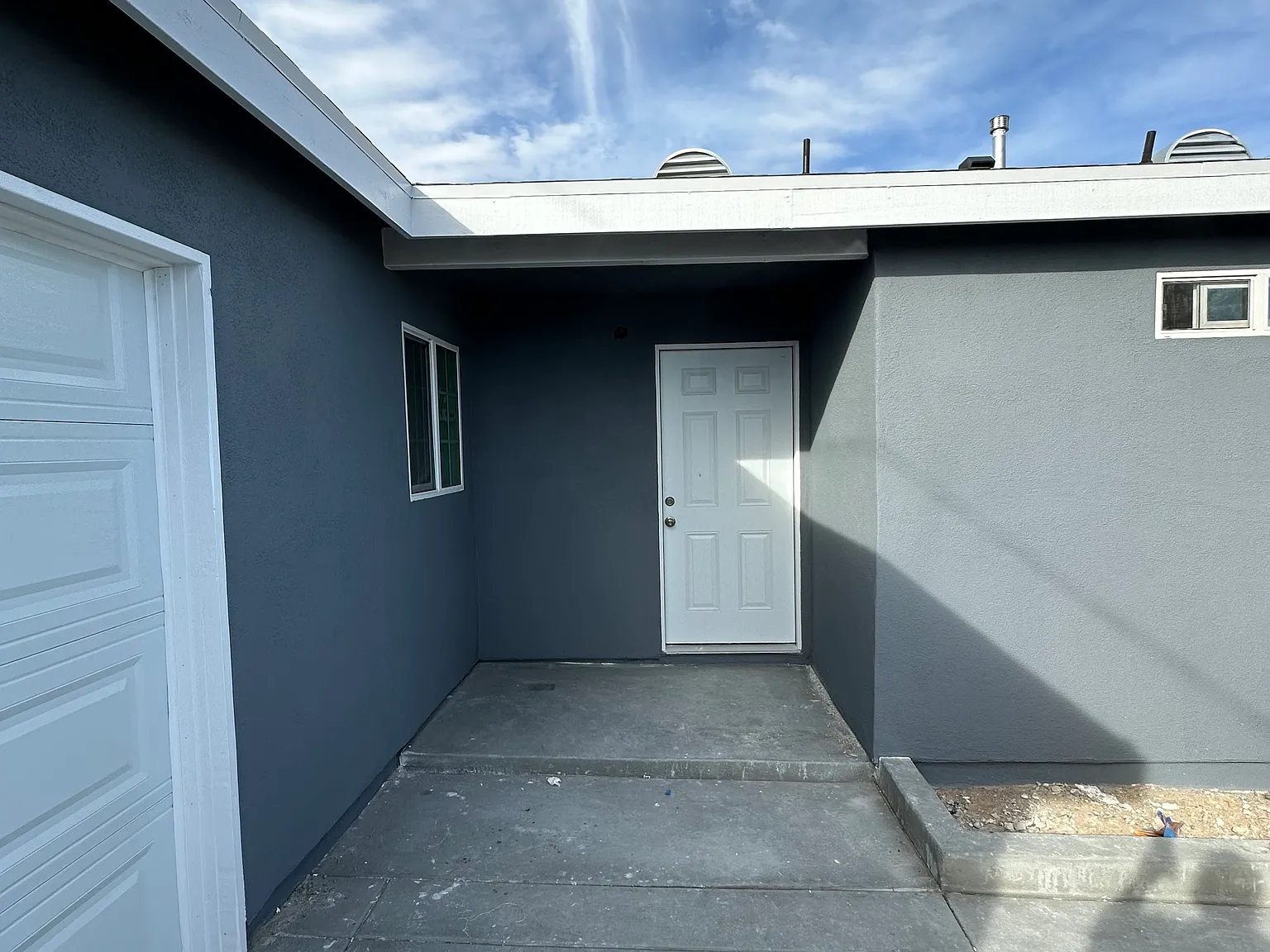 3 bed, 1151 sqft, $2,000 — Photo 2