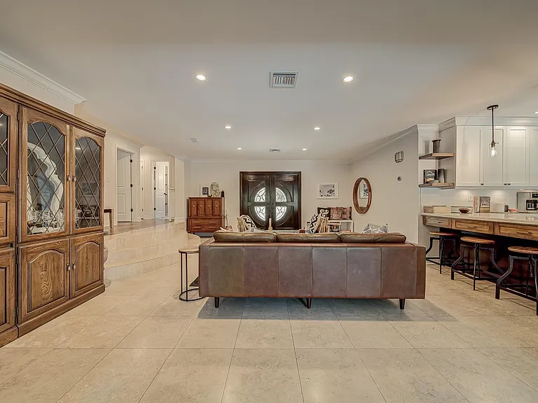 1281 Nightingale Ave — Photo 8