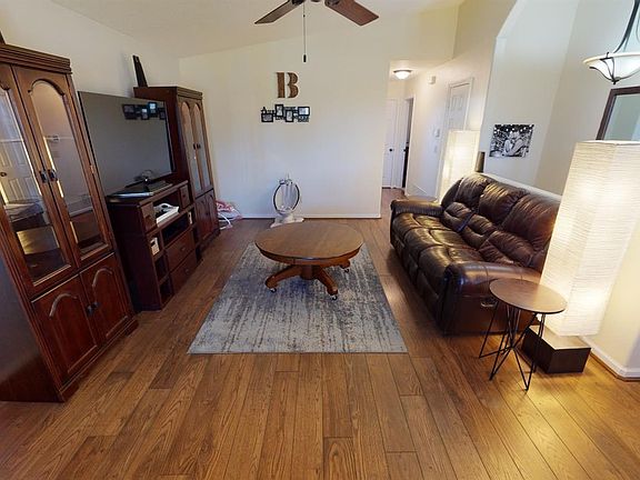 4th image of 504 W Taylor Jones Ave