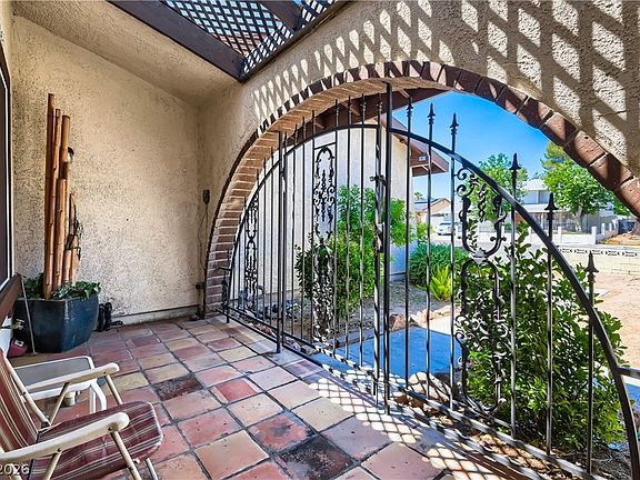4th image of 3879 Valley Meadow Dr