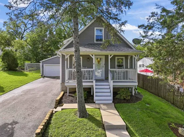1206 Avery Ave, Wheaton, IL 60187