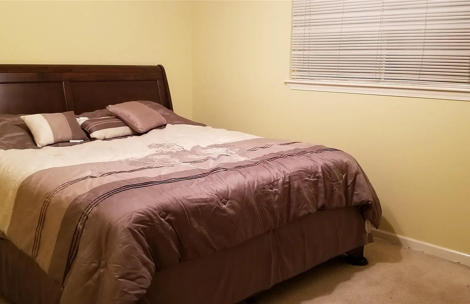 3 bed, 2.0 bath, 1198 sqft, $3,900 — Photo 4