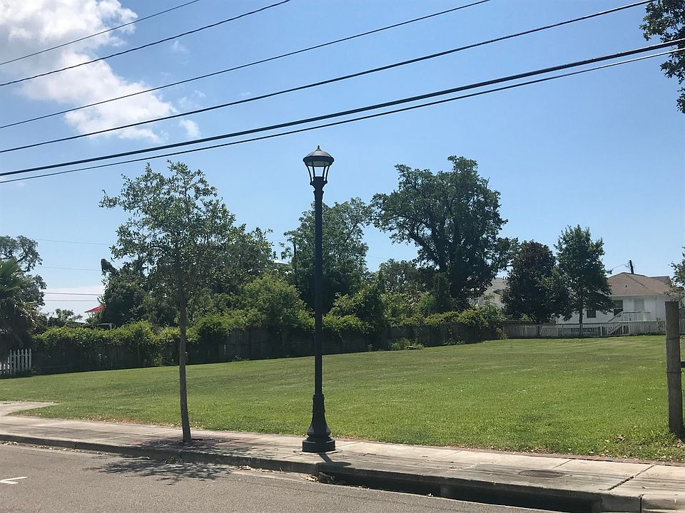 2nd image of 141 W 2nd St