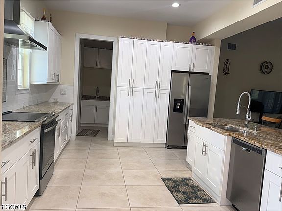 3rd image of 618 SW 31st Ter