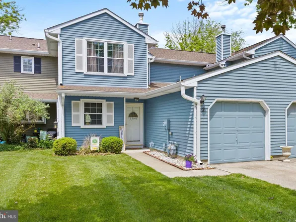 12 Plymouth Ct, Bordentown, NJ 08505