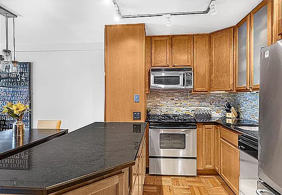3rd image of 315 W 70th St APT 10F