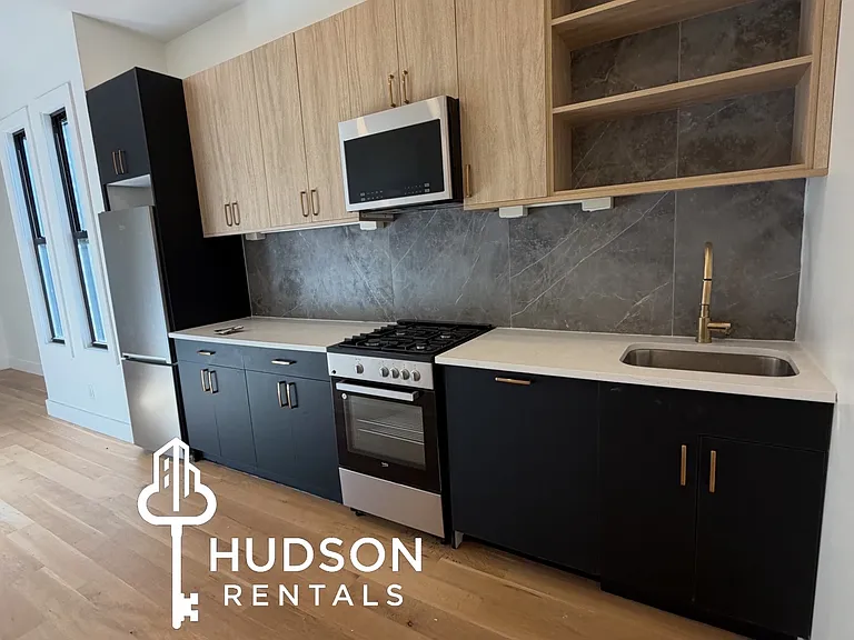 52 Grace St #3L — Photo 1