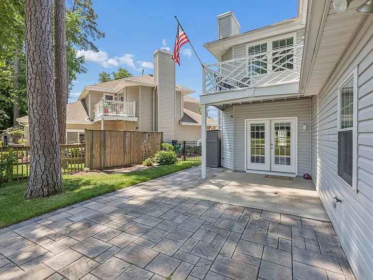 812 E Willow Point Pl — Photo 40