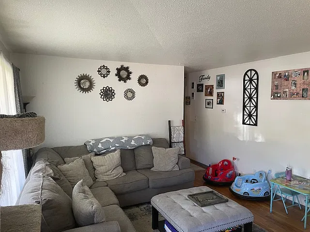 4 bed, 975 sqft, $1,950 — Photo 3