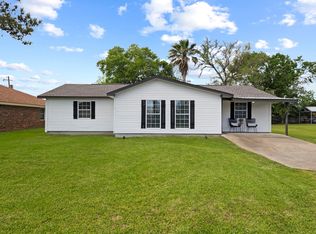305 Circle Dr, Bridge City, TX 77611