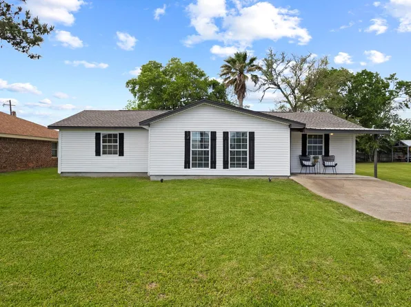 305 Circle Dr, Bridge City, TX 77611