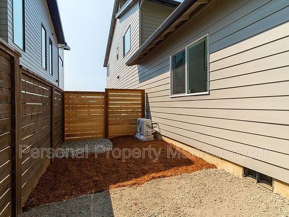3rd image of 1815 N R St Unit B