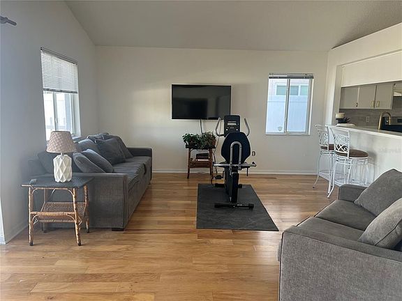 5th image of 2930 SHANNON CIR