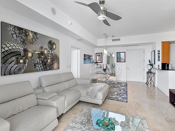 3rd image of 50 S Pointe Dr APT 704