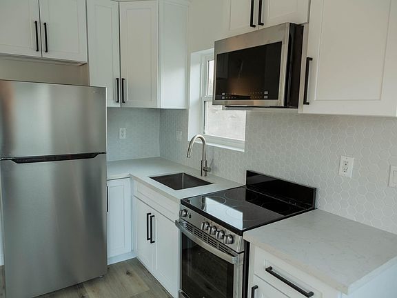 5th image of 11511 Delano St