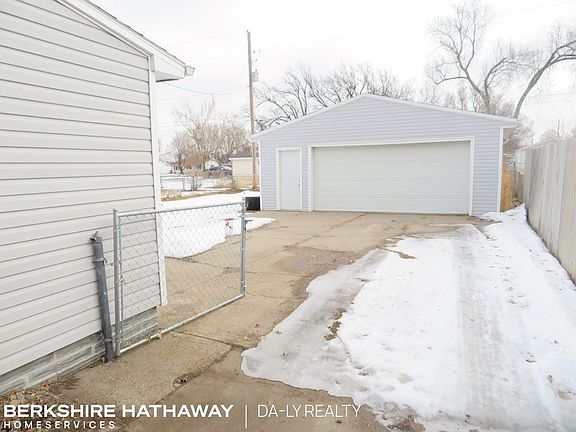 3rd image of 419 Sherman Ave
