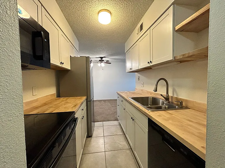 140 E Highline Cir #108 — Photo 5