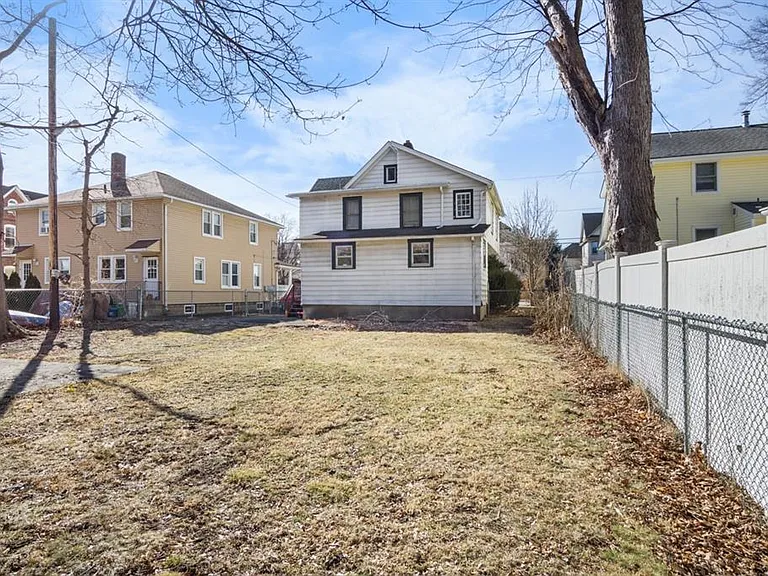 22 Prairie Ave — Photo 4