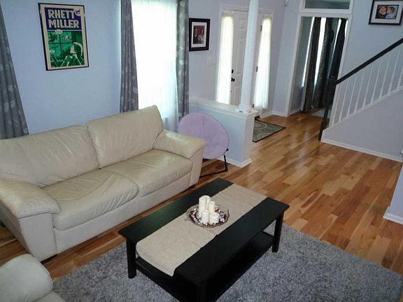 4th image of 302 S Ingram Ct