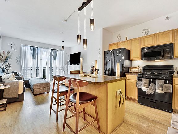 3rd image of 5 E 14th Pl APT 1507