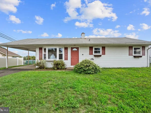 217 Suffolk Rd, Fairless Hills, PA 19030