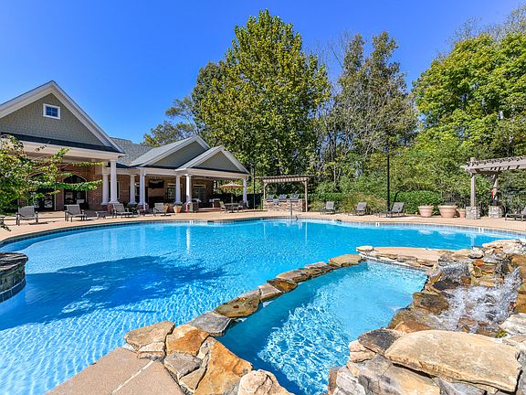 The Resort-Style Pool & Clubhiouse
