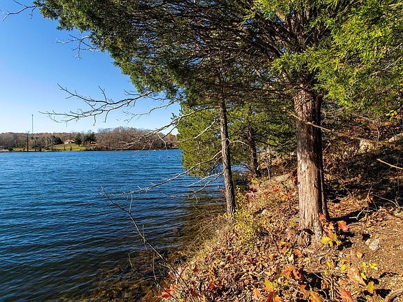 4th image of Lakeside Dr