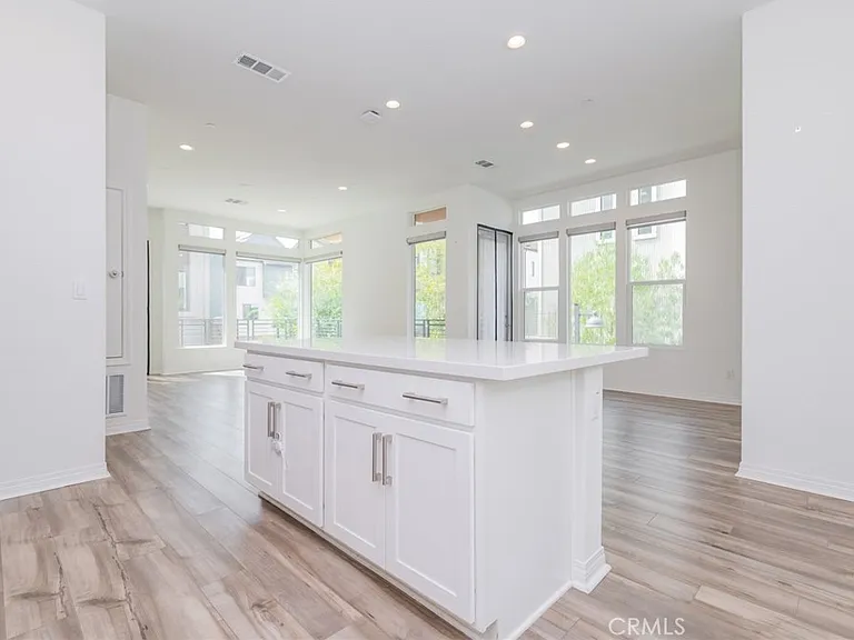 142 Sawbuck — Photo 12