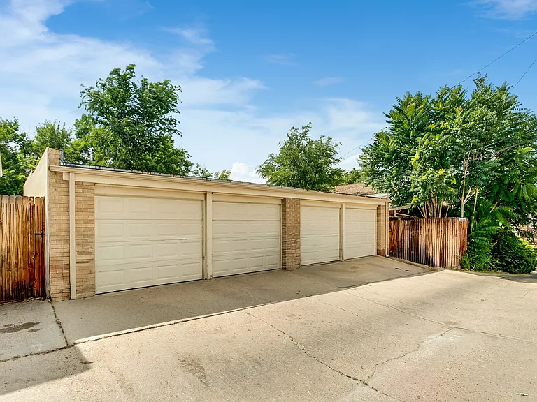 560 N Garfield St — Photo 10