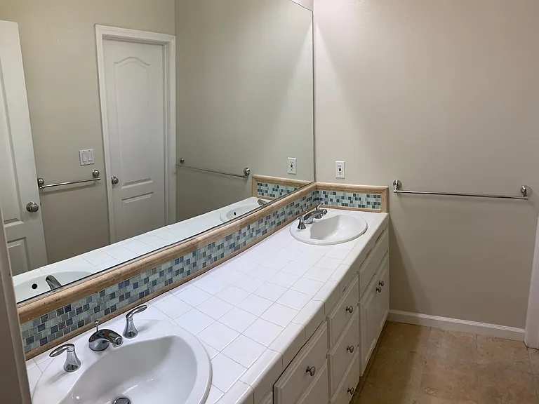 10088 Imperial Ave — Photo 18
