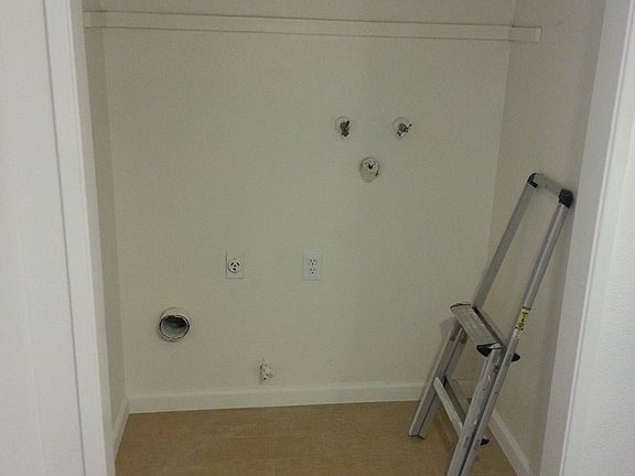 Washer/dryer area