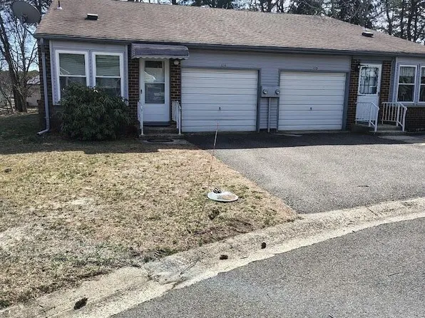 10 Juniper Ln, Manchester Township, NJ 08759