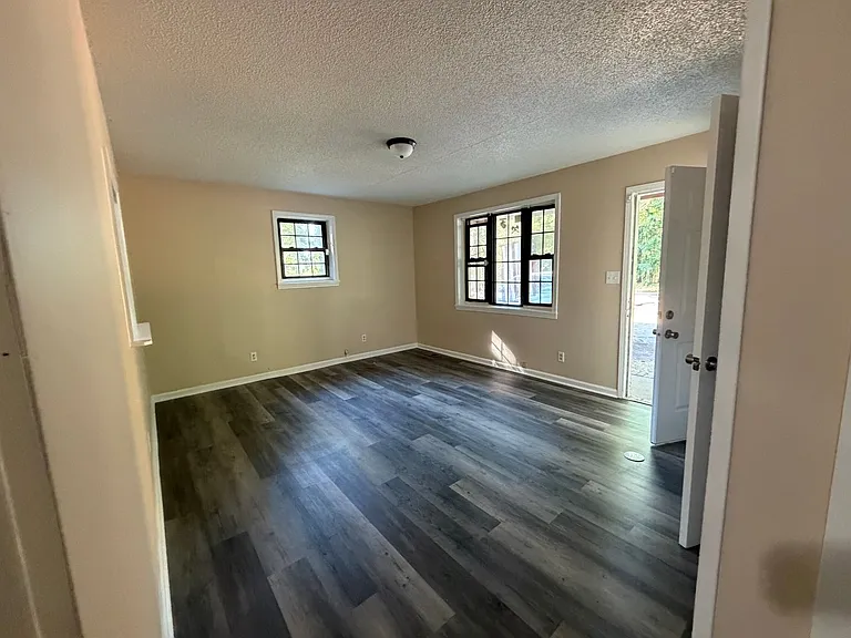 957 Raysor St — Photo 9