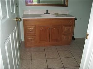 3rd image of 8718 Macarthur Blvd
