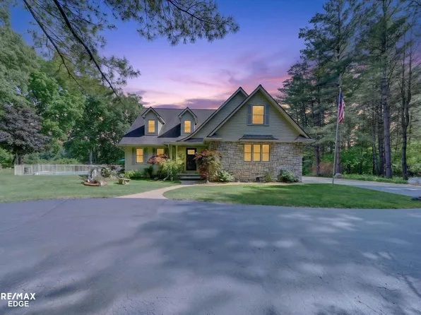 3393 Lippincott Rd, Lapeer, MI 48446