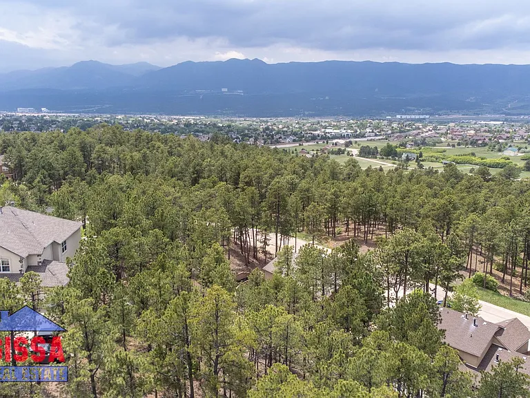 1043 Longspur Ln — Photo 7