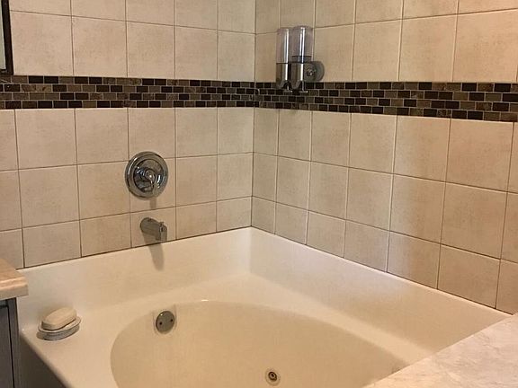 5th image of 18605 SW 100th Ave