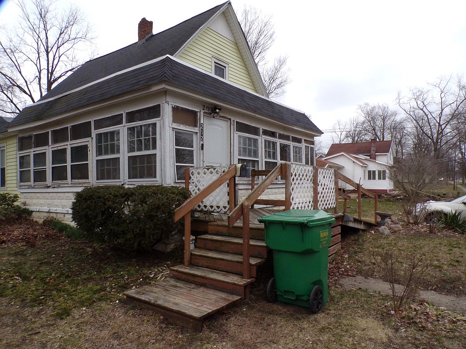 202 W Wayne St, Dowagiac, MI 49047 Zillow