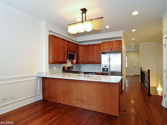 4th image of 323 W Webster Ave APT 1E