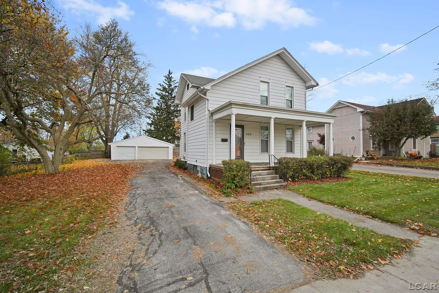 225 Seeley St photo 1
